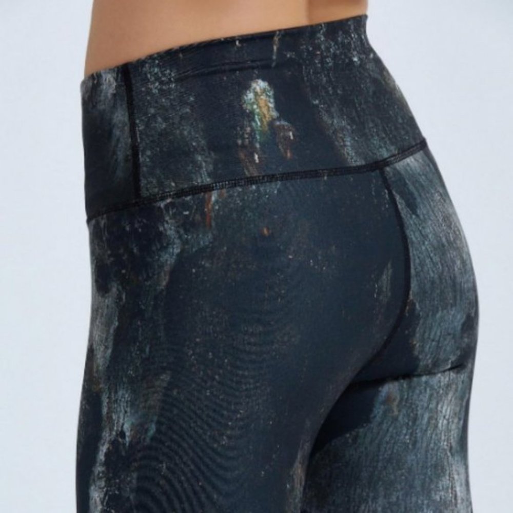 ALO Yoga High Waist Airbrush Capri in Canyon